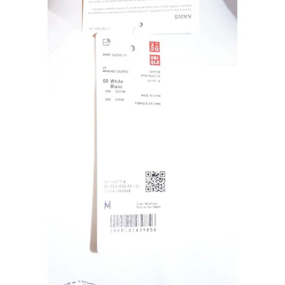 Uniqlo x KAWS T-Shirt - Picture 2 of 12